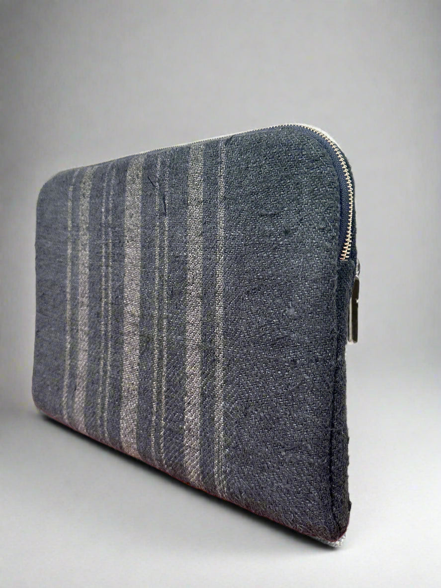 Grain-sack Lap top sleeve indigo with beaded puller.