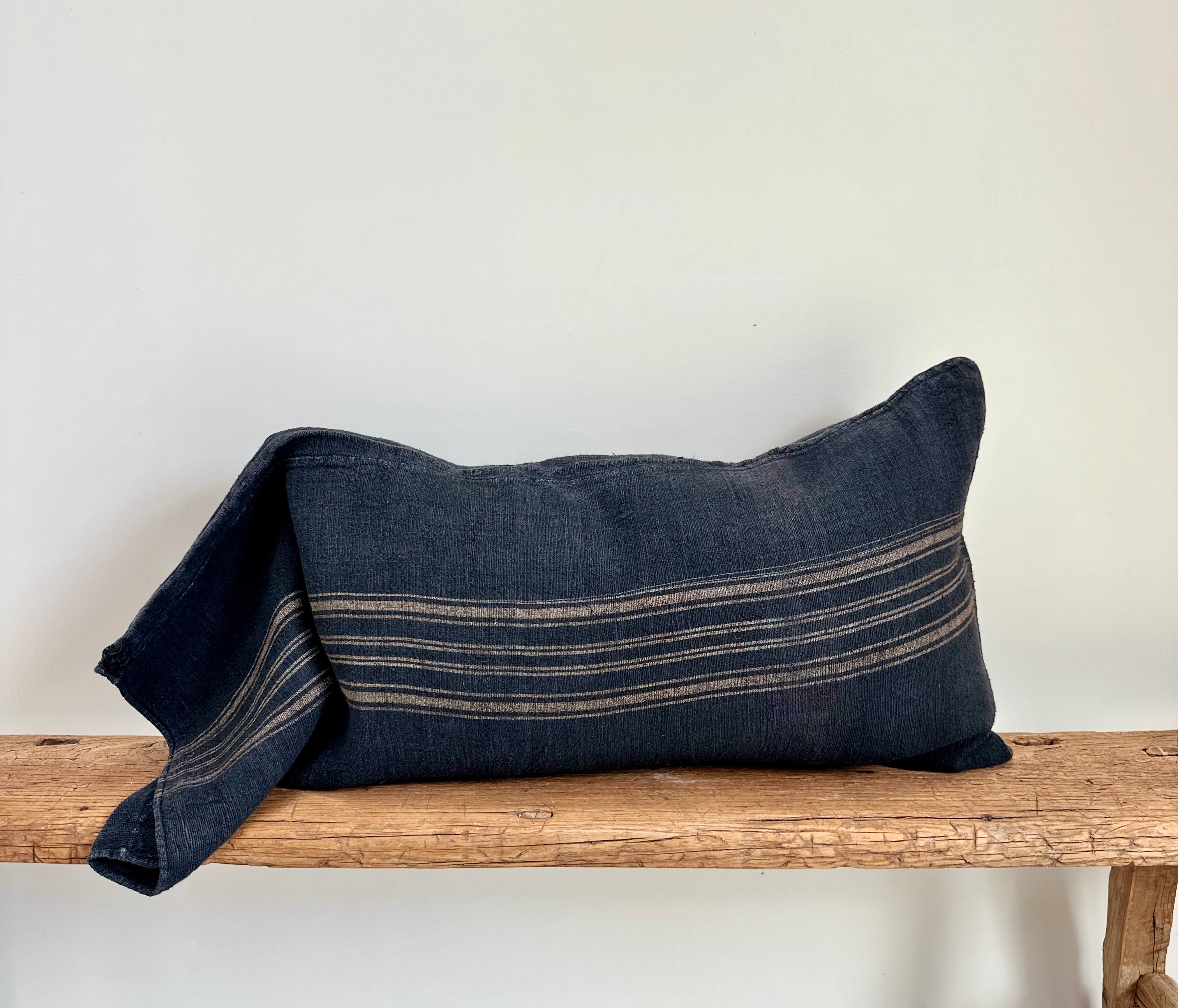 Grain-sack pillow slip 75 x 50 indigo Blue with gold stripe
