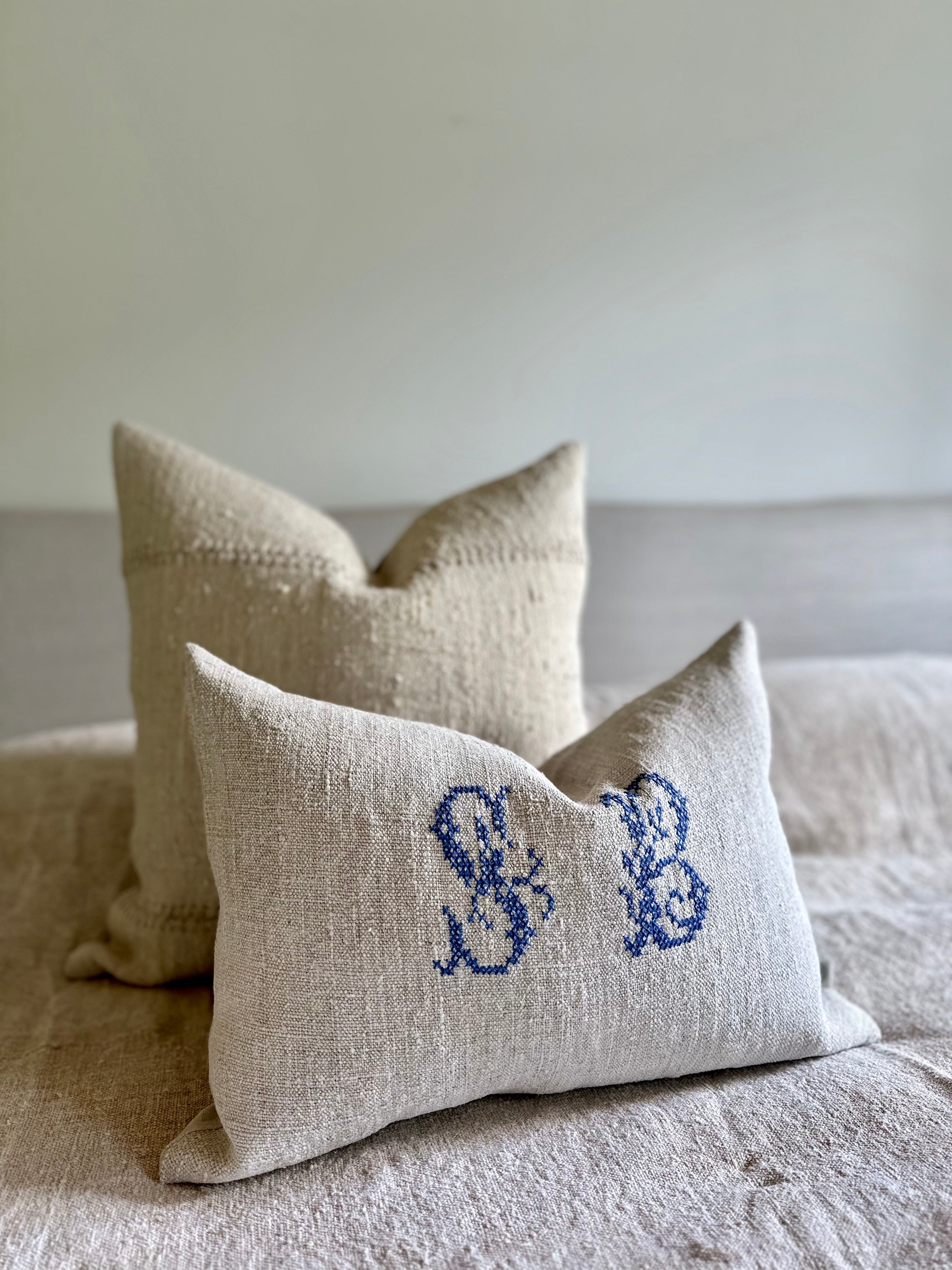 Grain-sack baby cushion 47 x 34 with 'S.B' monogram