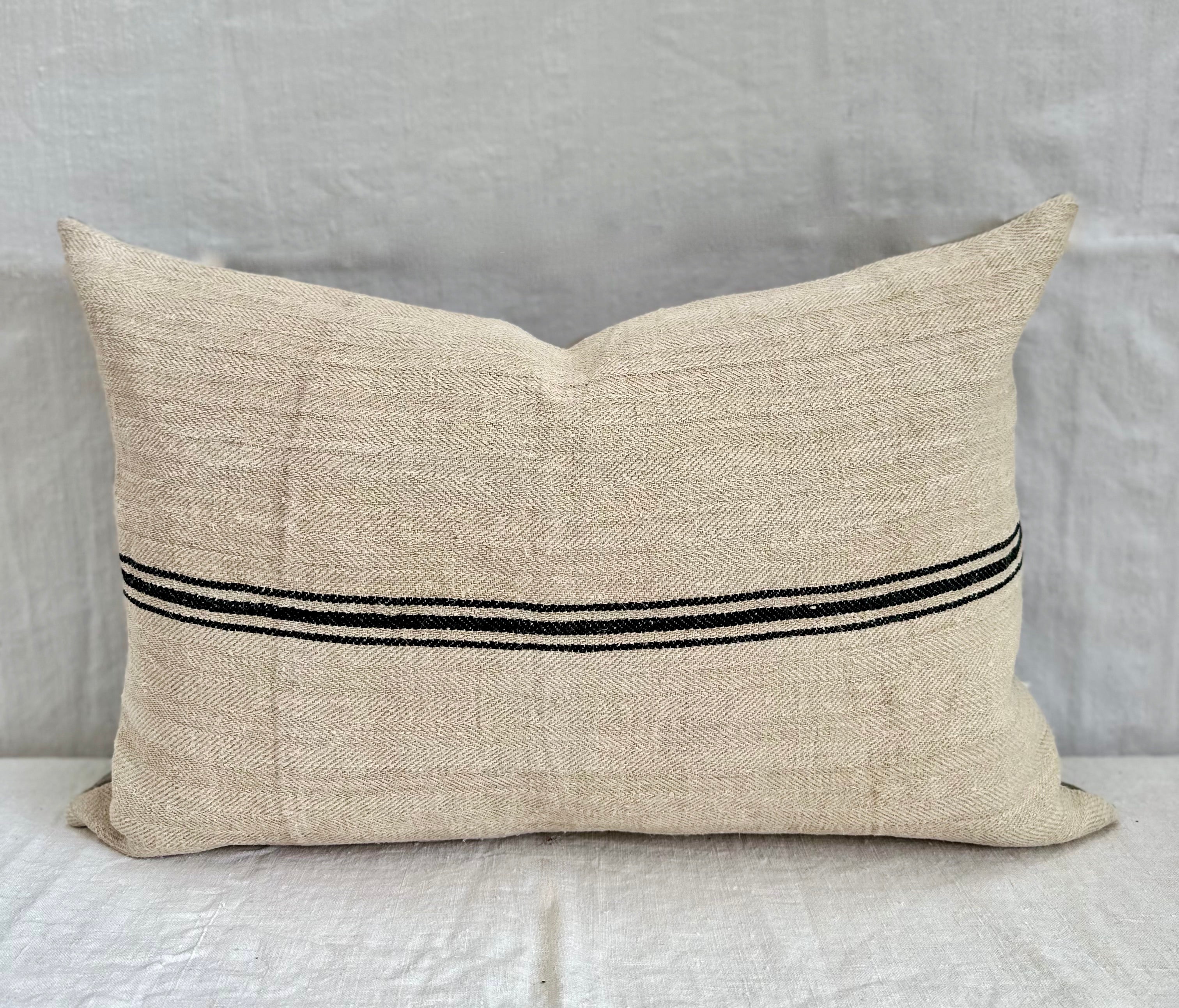 Grain-sack cushion 60 x 40 Black stripe