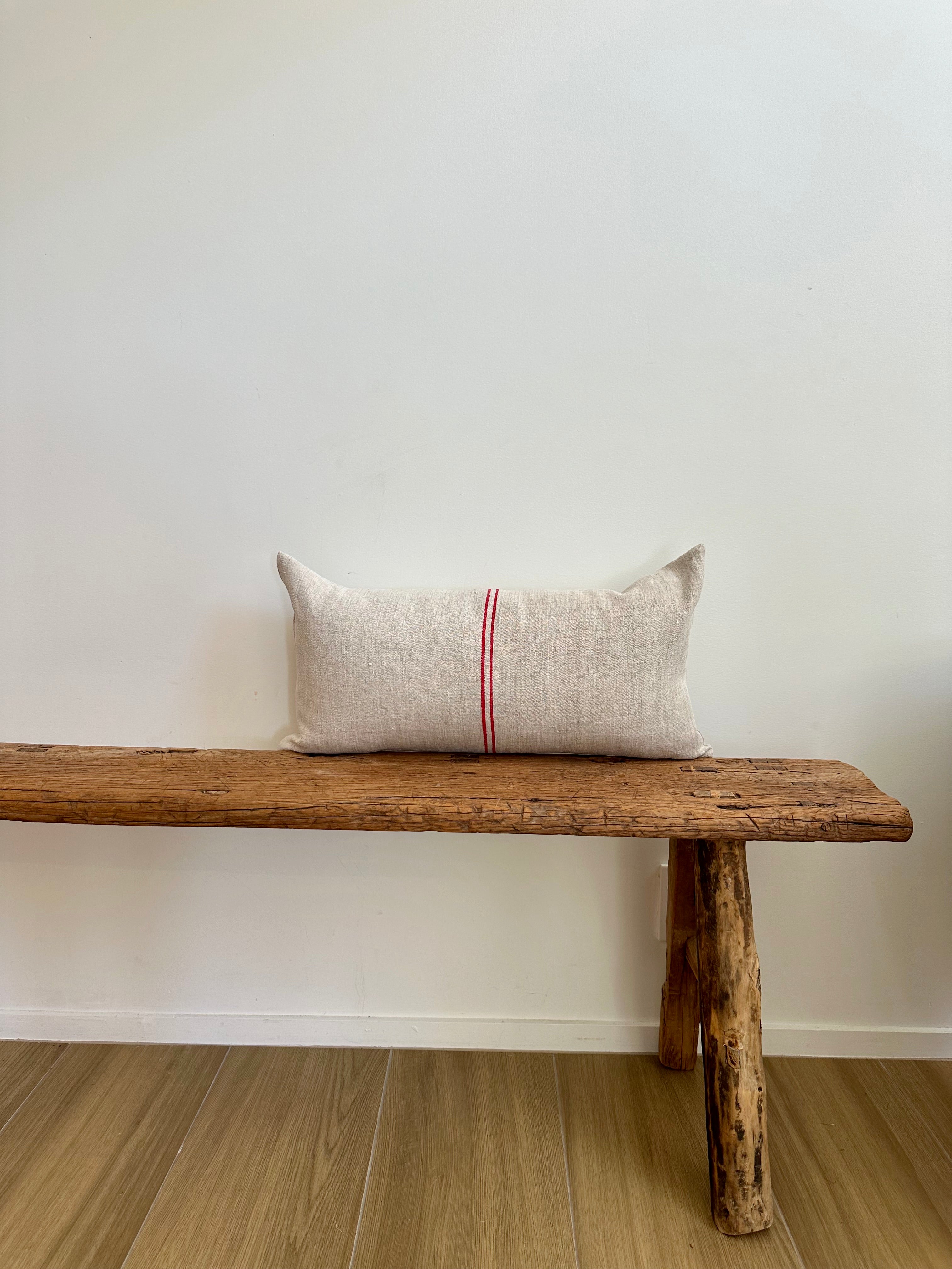 Grain-sack cushion with monogram "SZ I"