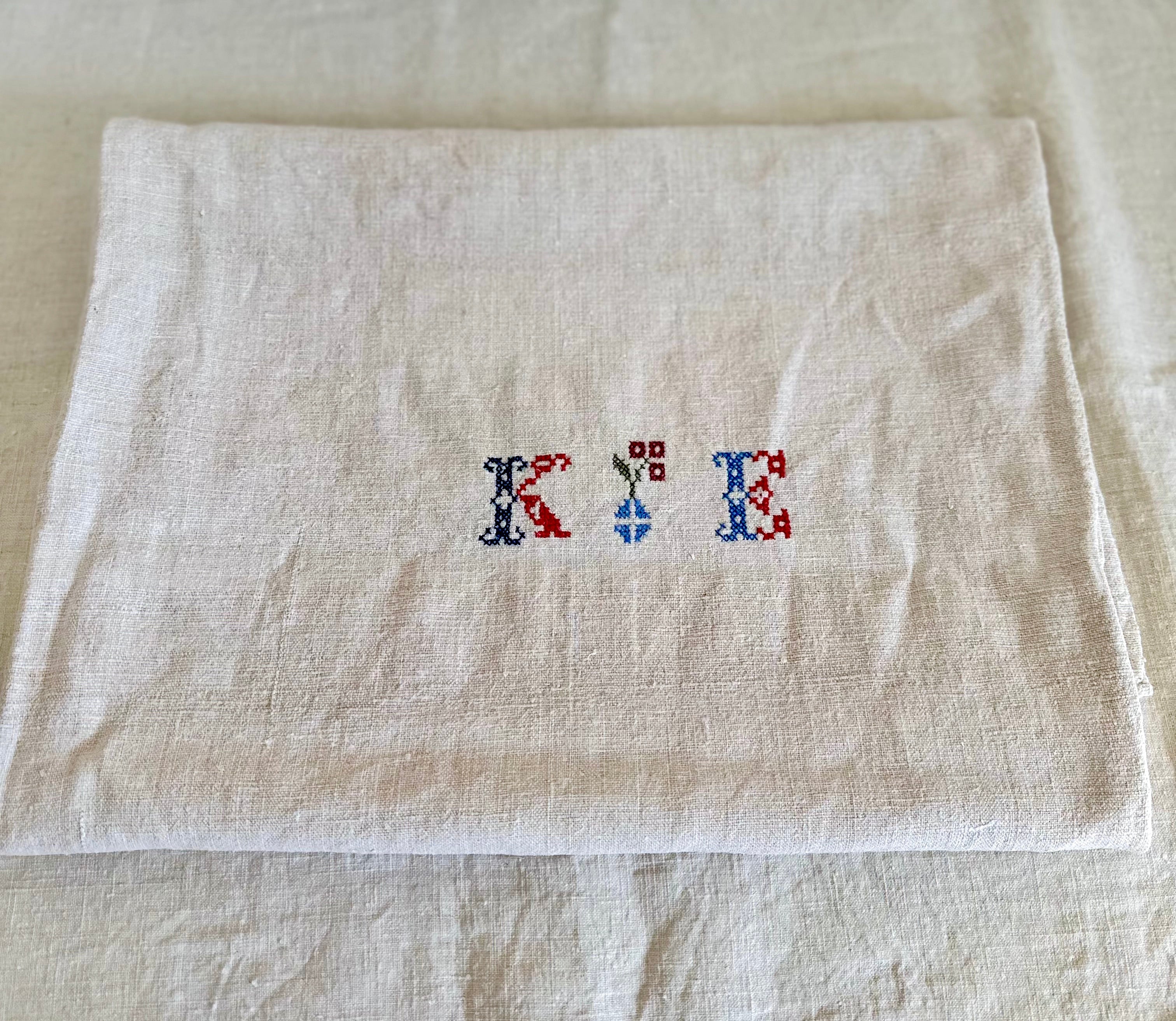 Grain-sack pillow slip 75 x 50 with 'K.E' Monogram oatmeal