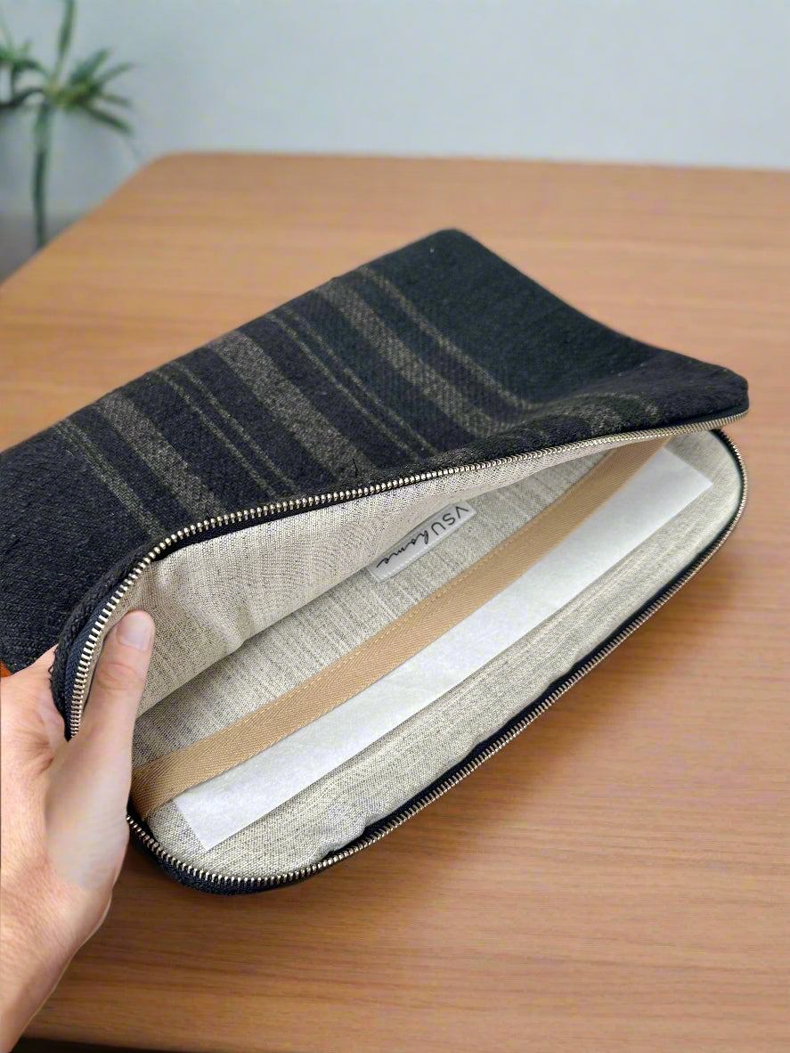 Grain-sack Lap top sleeve indigo with beaded puller.