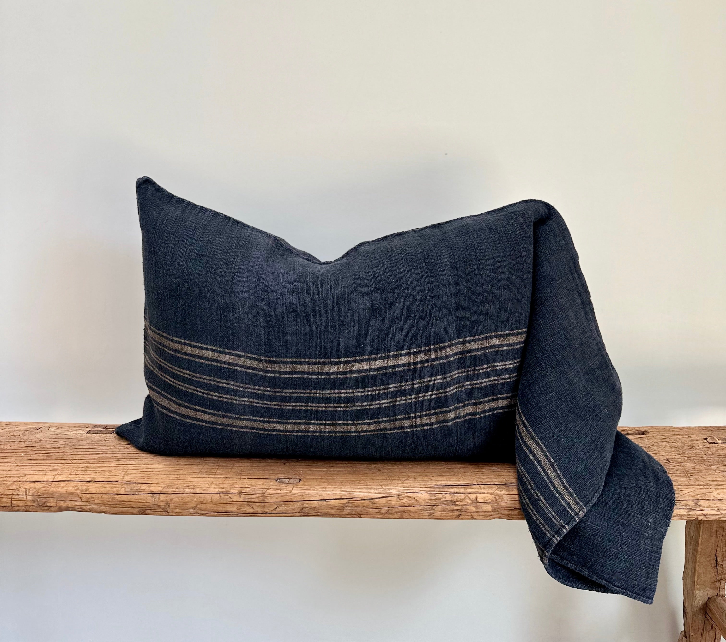 Grain-sack pillow slip 75 x 50 indigo Blue with gold stripe