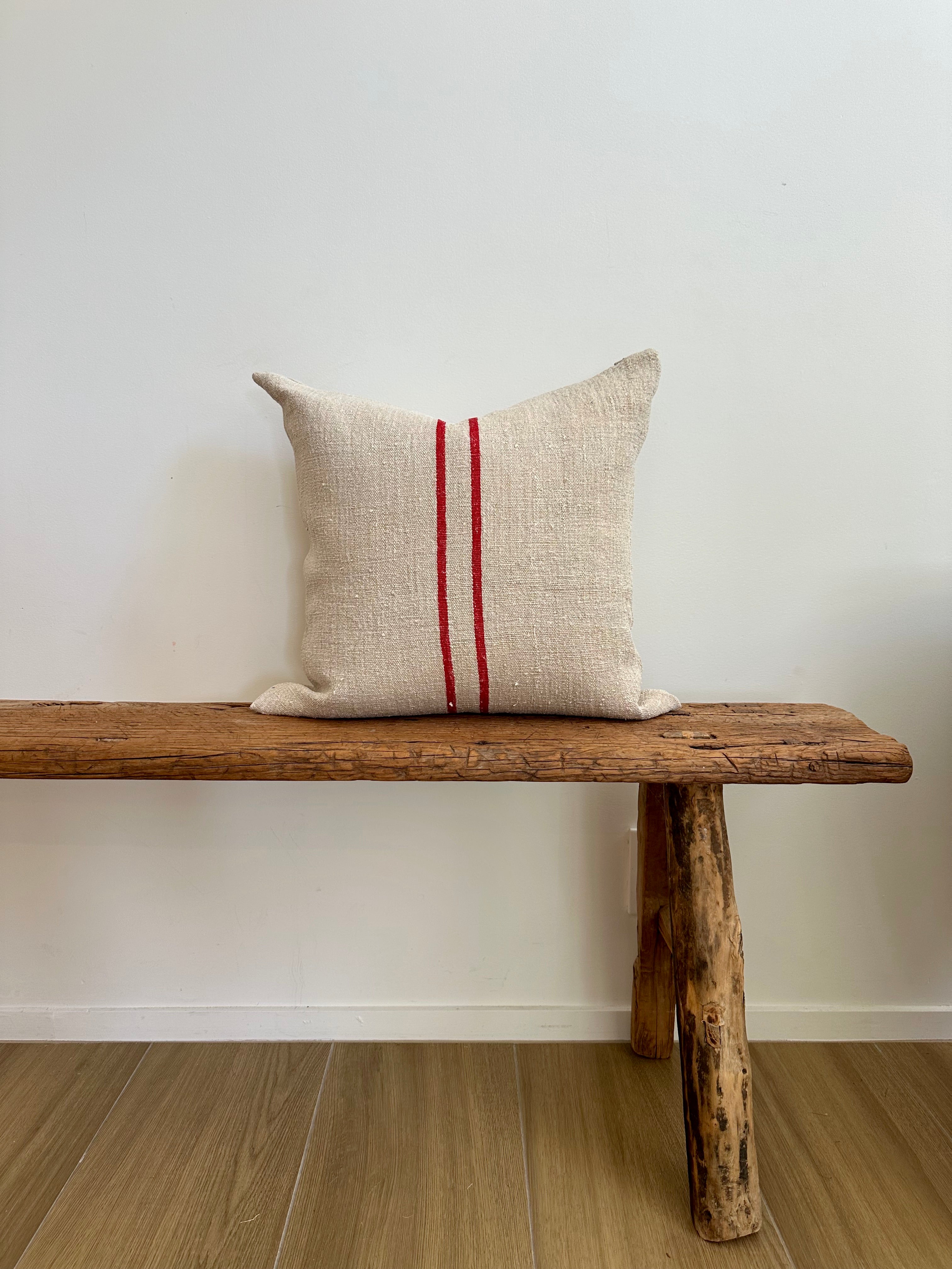 Grain-sack cushion with original monogram "M.M"