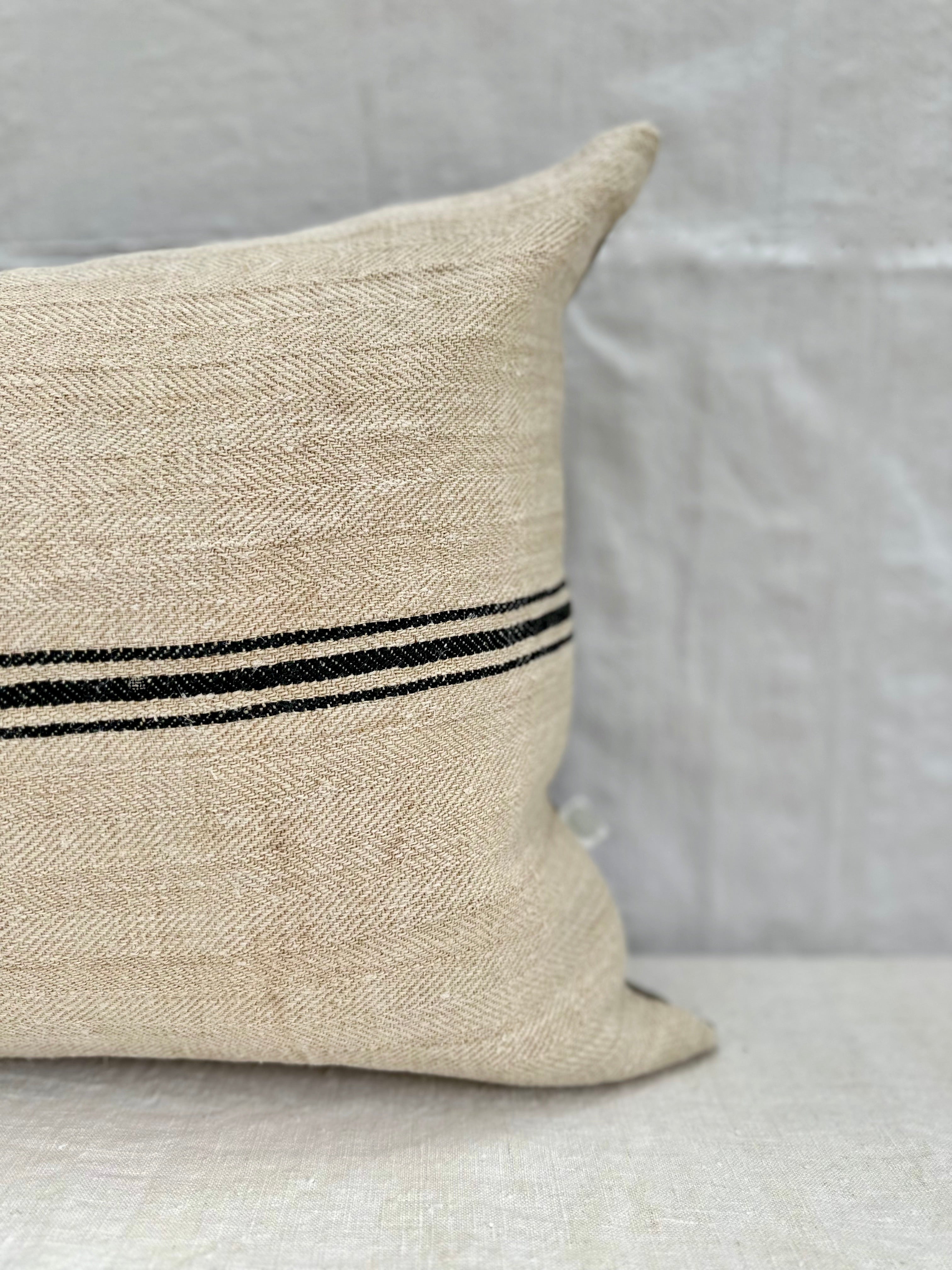 Grain-sack cushion 60 x 40 Black stripe