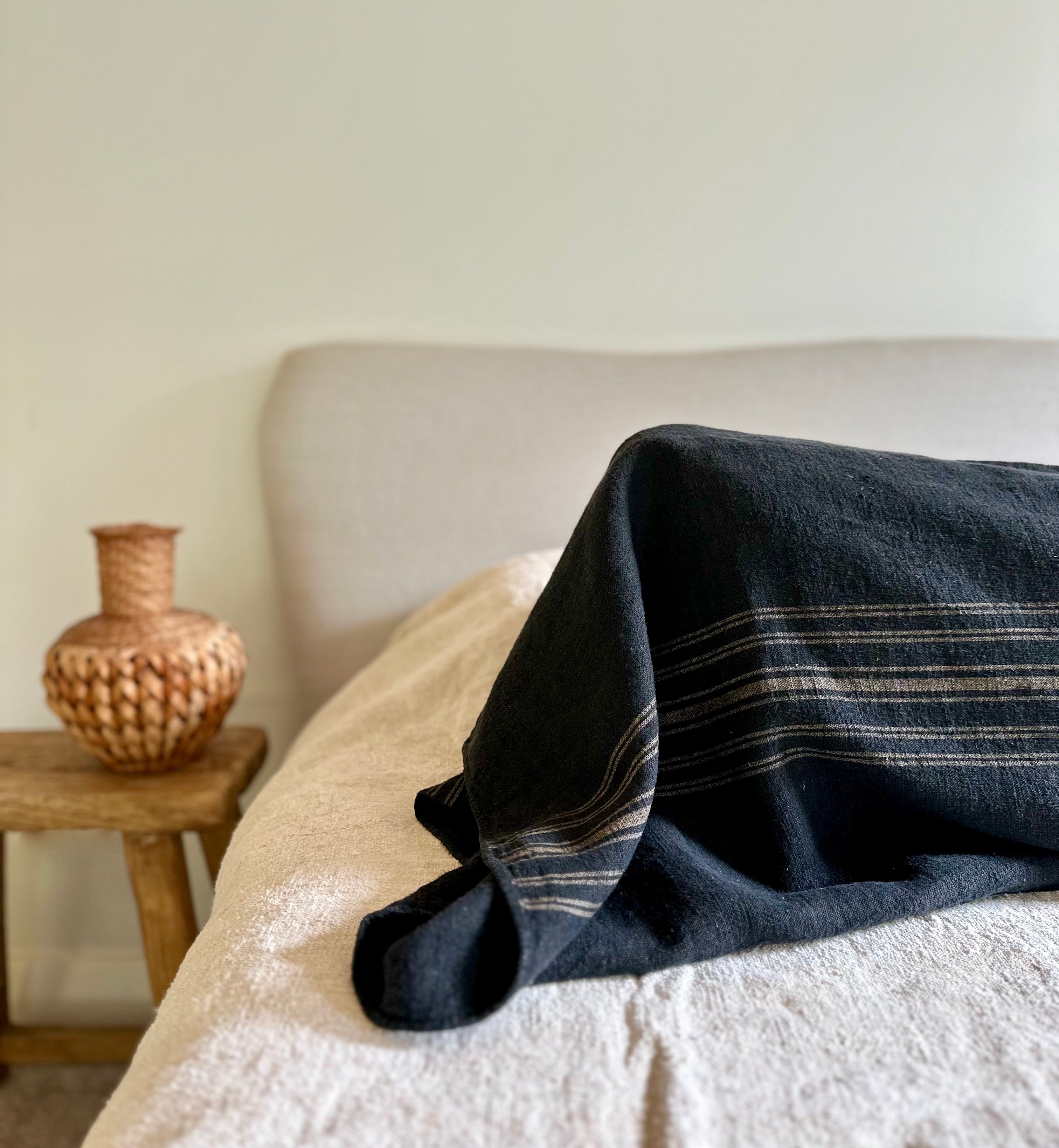 Grain-sack Monogram Pillow slip 100 x 40 indigo Blue with gold stripe