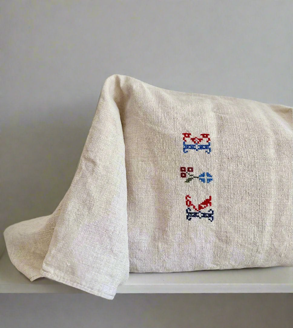 Grain-sack pillow slip 75 x 50 with 'K.E' Monogram oatmeal