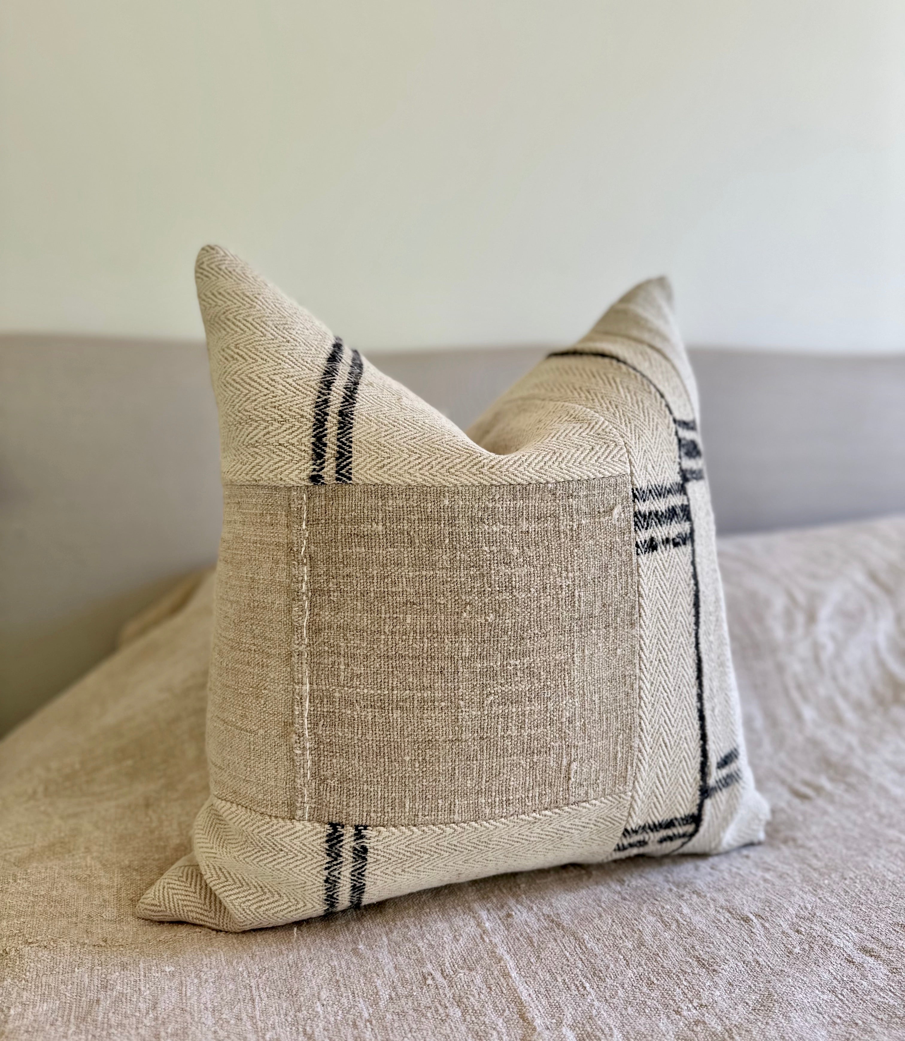 Grain-sack cushion 50 x 50 Patched - Black