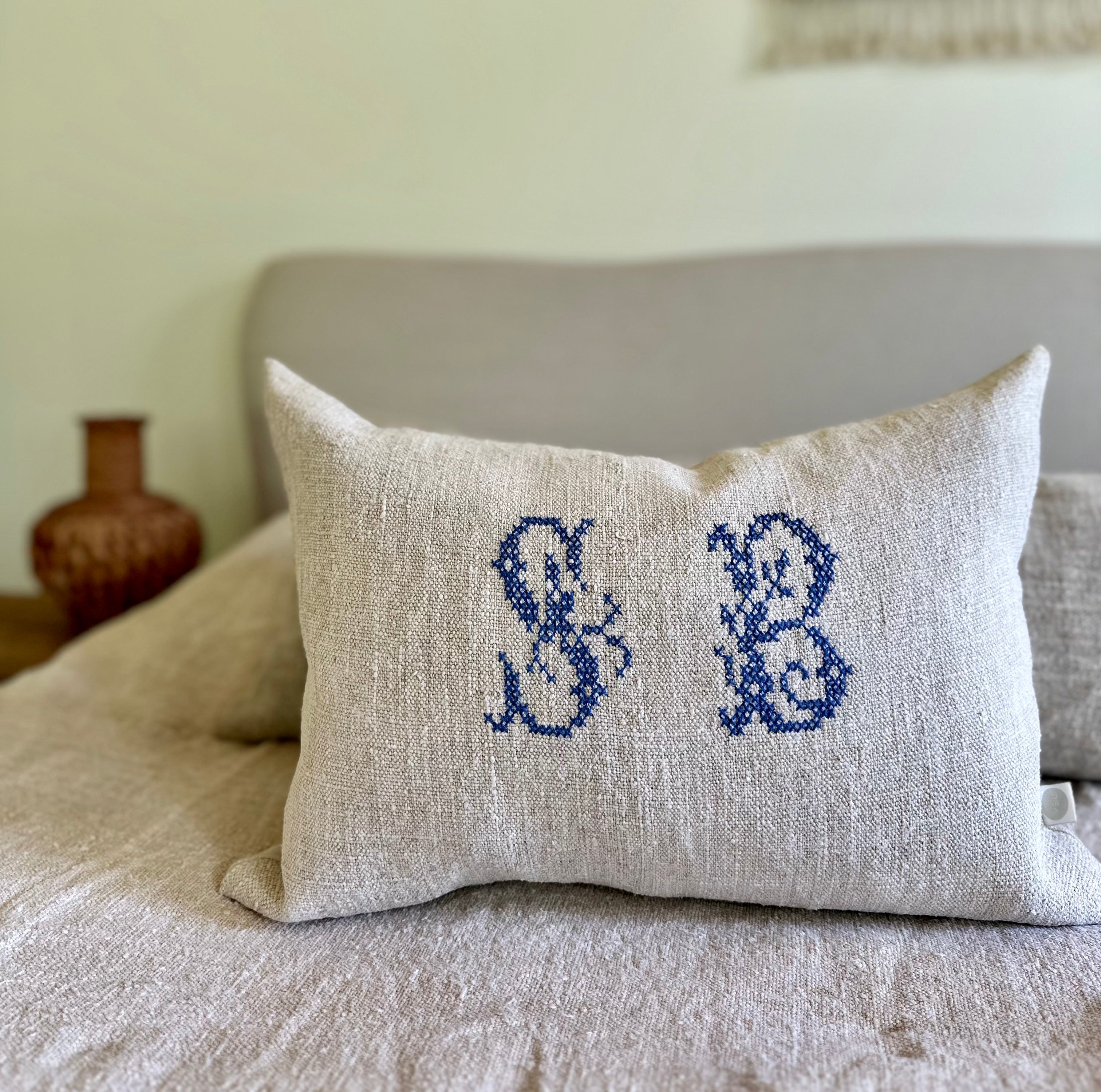 Grain-sack baby cushion 47 x 34 with 'S.B' monogram