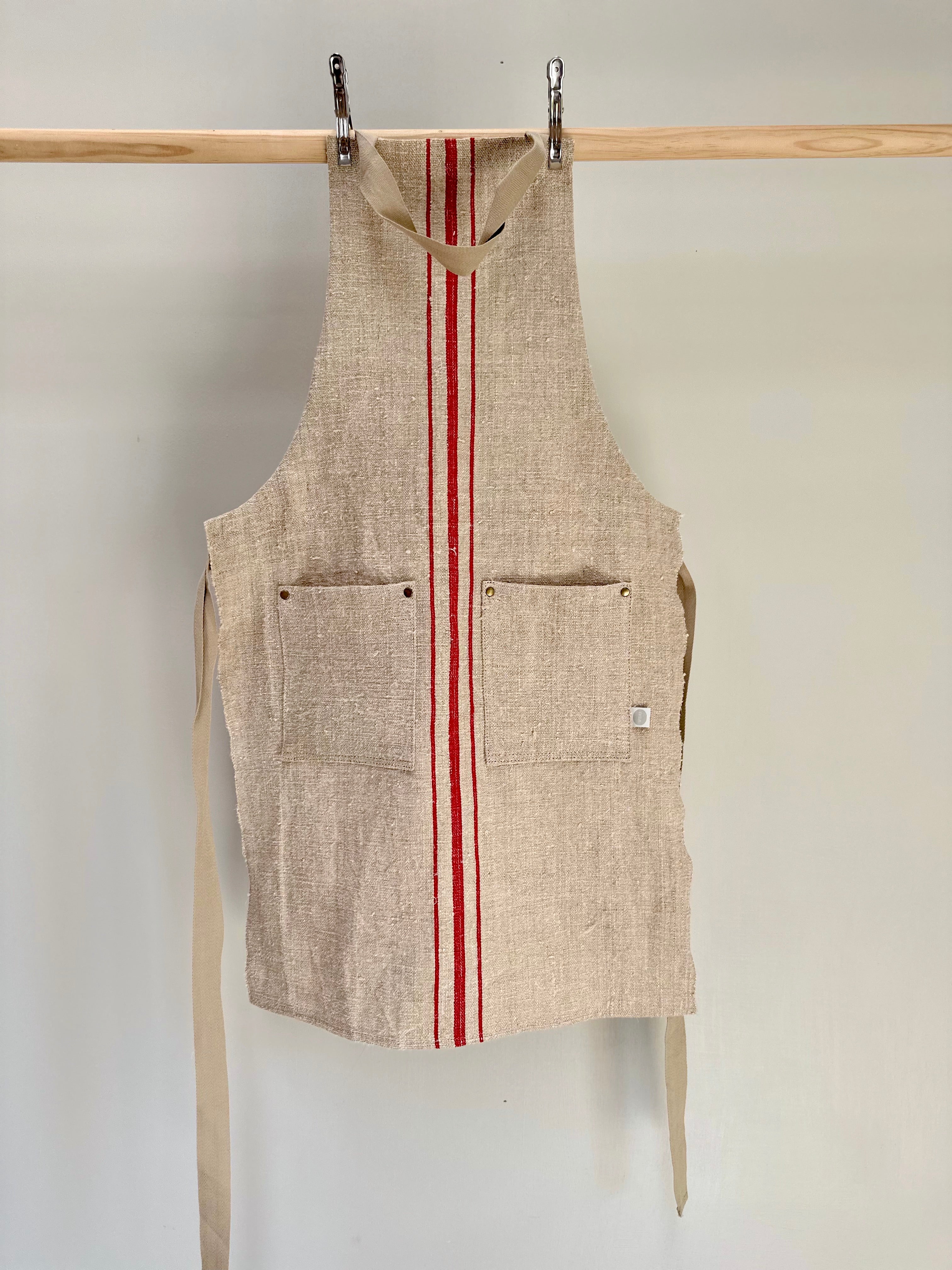 Heritage Grain-sack Apron two patch pockets red stripe