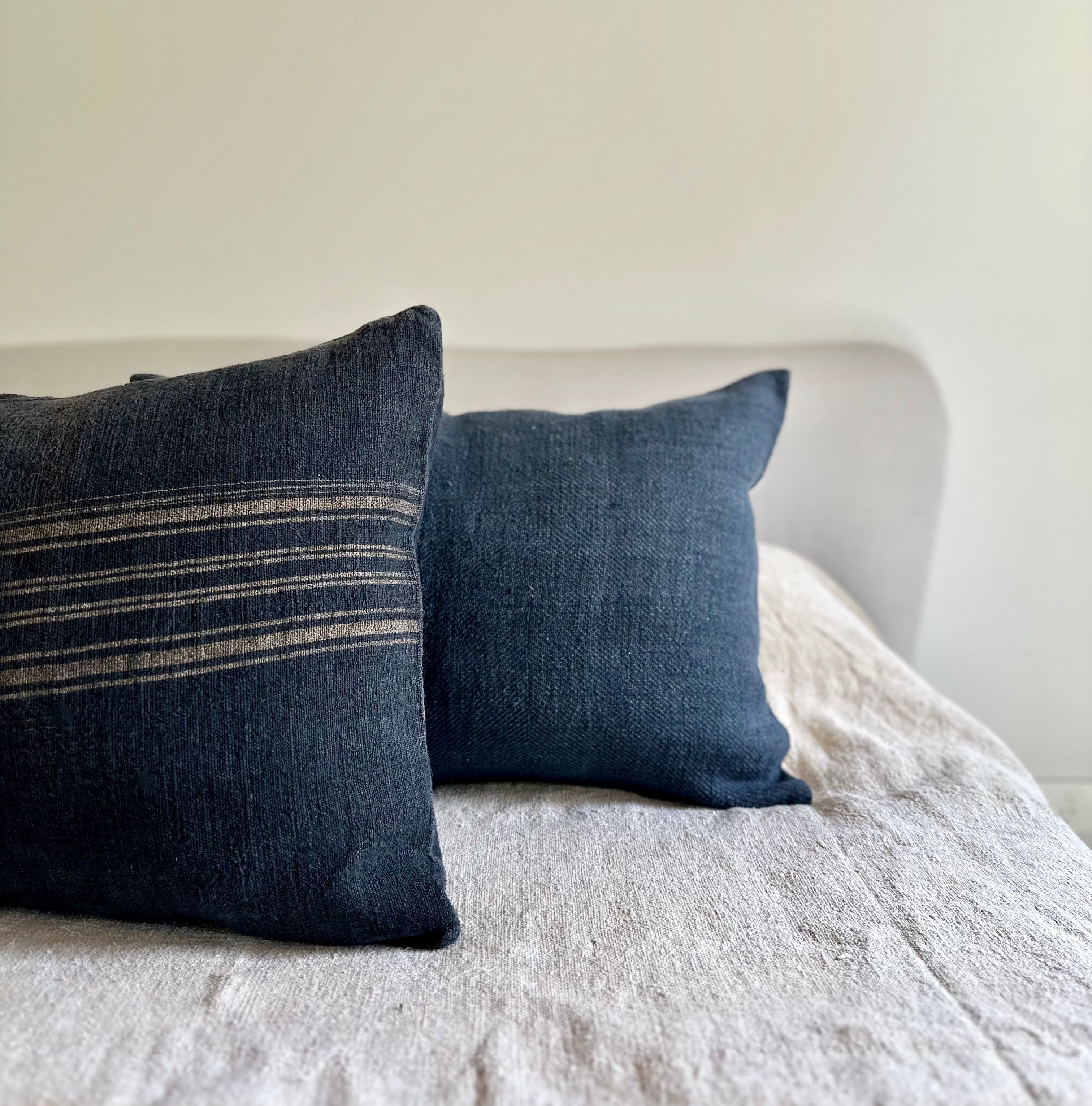 Grain-sack cushion 60 x 40 indigo