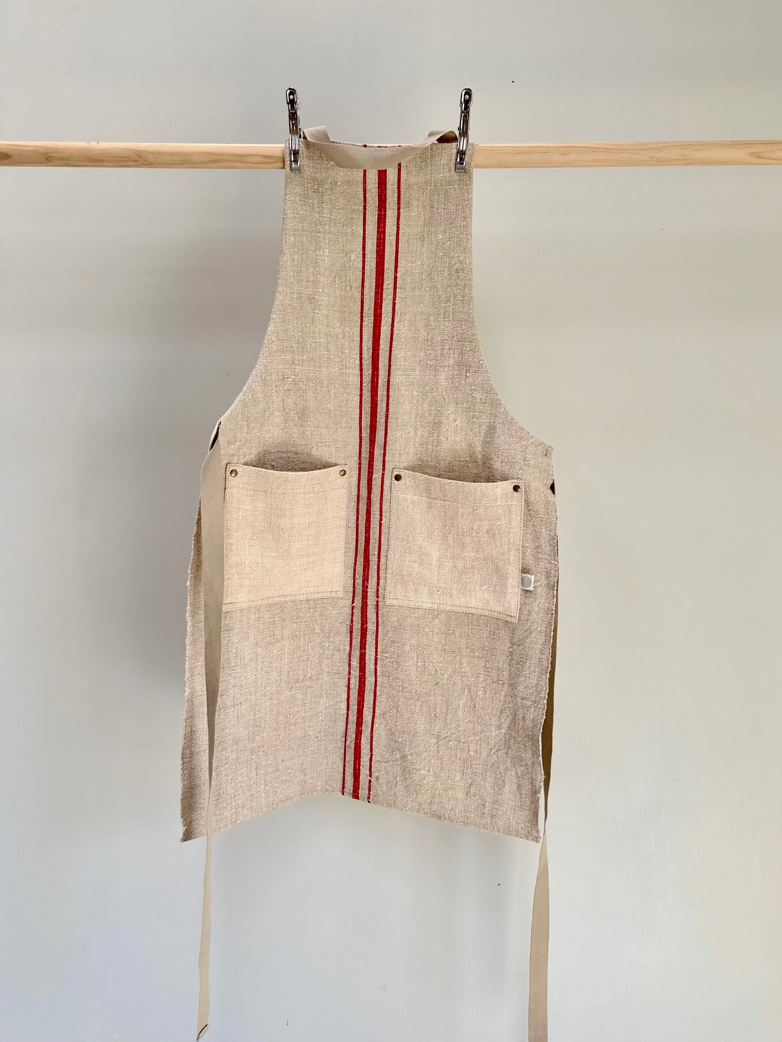 Heritage Grain-sack Apron two patch pockets red stripe with contrast pockets