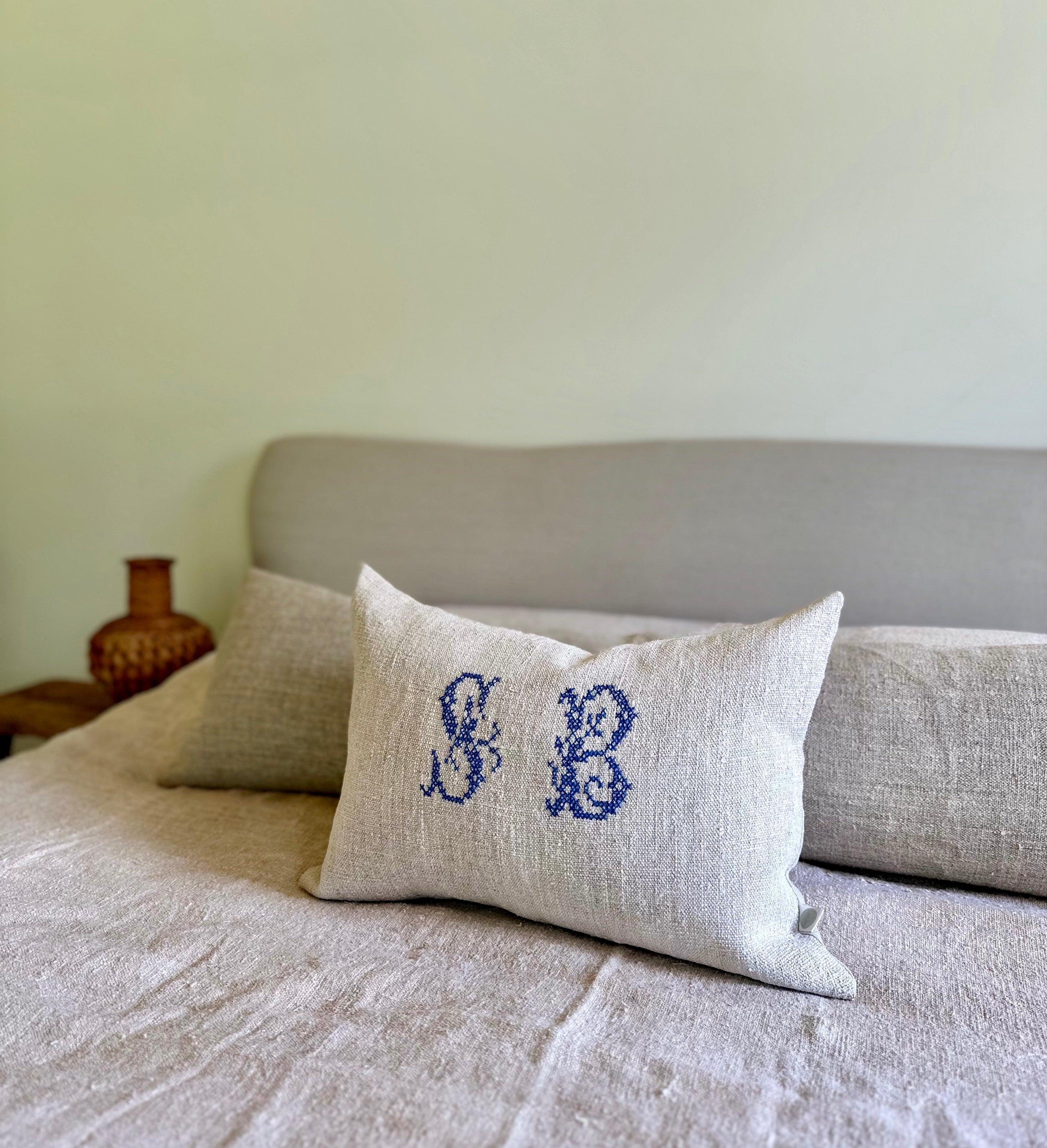 Grain-sack baby cushion 47 x 34 with 'S.B' monogram